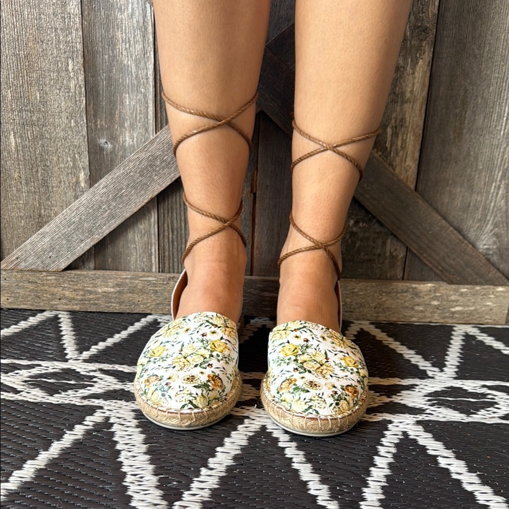 * NWOT* Mago | Lace up Floral Leather Espadrilles
